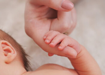 Una beba está grave por tomar una mamadera de dióxido de cloro