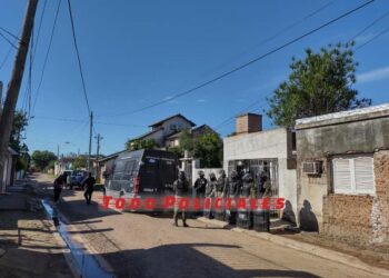 Alumno amenazó con armar una masacre en una escuela: Detuvieron al padre