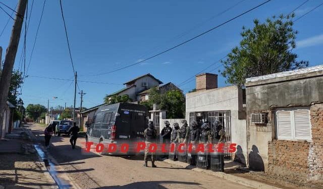 Alumno amenazó con armar una masacre en una escuela: Detuvieron al padre