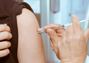 Vacunarán a pacientes oncológicos, diabéticos, obesos y mayores de 55 años