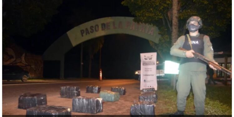 San Cosme: Secuestraron más de 300 kilos de droga en un auto que fue abandonado