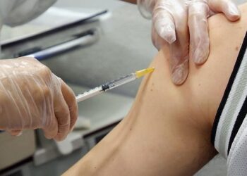 Venta ilegal de vacunas: investigan quiénes se aplicaron la dosis