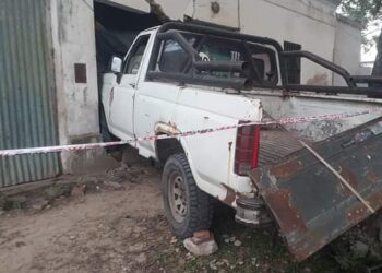 Esquina: Camioneta terminó estrellada contra una casa