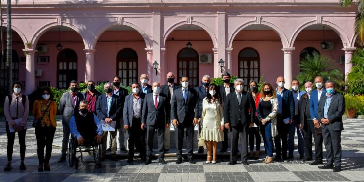 Valdés recibió el documento con las propuestas del Plan Económico