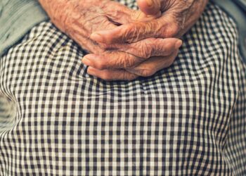 Esquina: delincuentes asaltaron a una abuela de 80 años