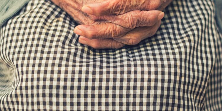 Esquina: delincuentes asaltaron a una abuela de 80 años