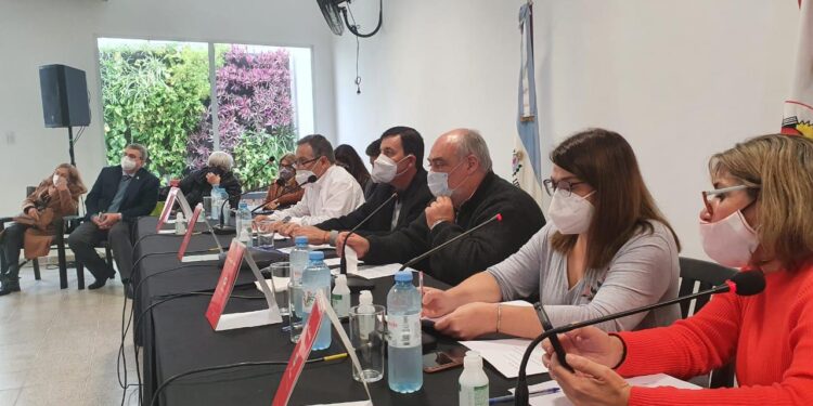 La UCR conformará una comisión para definir esquema de alianzas
