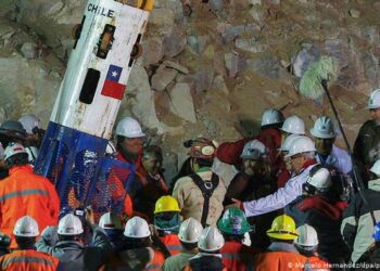 Chile: Indemnizarán con 55.000 dólares a mineros atrapados en el 2010