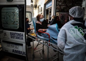 ¿Por qué hay muertos por COVID-19 que ya estaban vacunados con dos dosis?