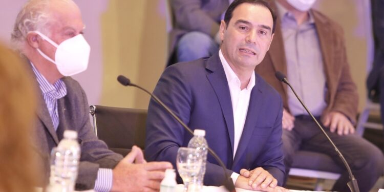 Valdés dijo que Corrientes sigue negociando para poder comprar vacunas anti Covid-19