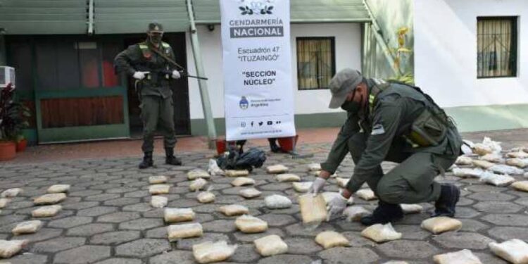 Hallan más de 175 kilos de droga ocultos en una grúa en Corrientes