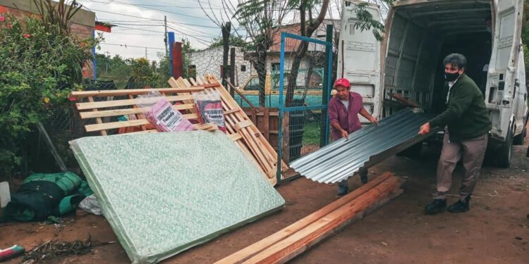 Por incendios, la Provincia asistió a dos familias de Paso de la Patria