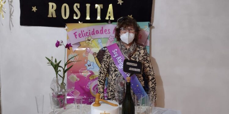 Se recibió de abogada a los 73 años: “me di el gusto de terminar una carrera”