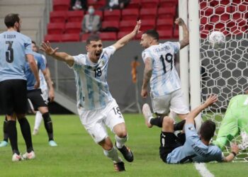 Argentina se quedó con el clásico ante Uruguay por la Copa América