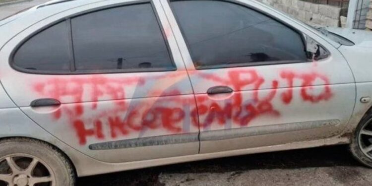 “Hacete cargo de la bendi”, la misteriosa pintada en un auto