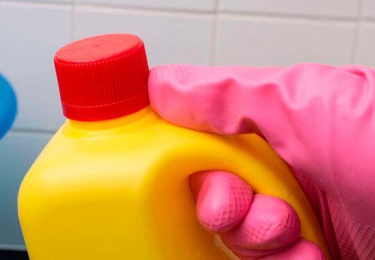 La ANMAT prohibió la venta de una marca de lavandina