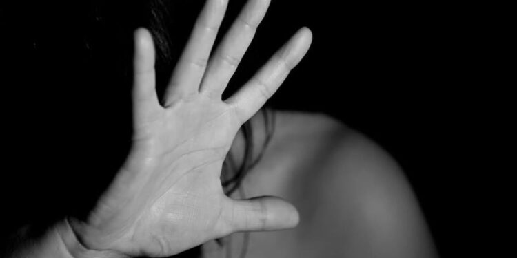 Violencia de género: la salvó la policía de ser atacada por su ex