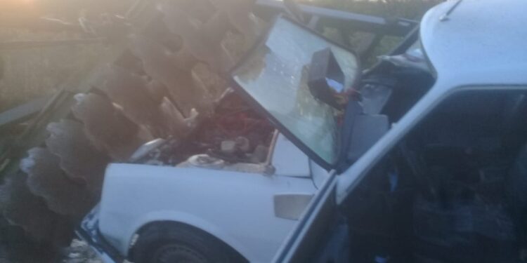 Ruta 12: feroz choque entre un automóvil y un tractor