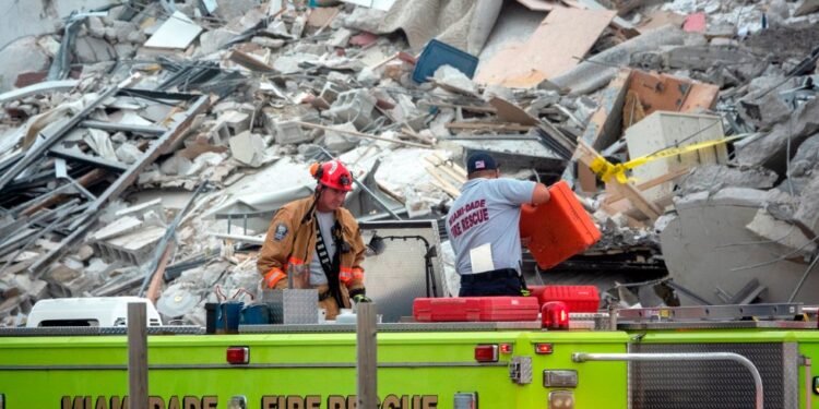 Miami: trabajaba en el rescate y encontraron el cuerpo de su hija entre los escombros