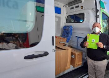 Valdés entregó una nueva ambulancia para Esquina