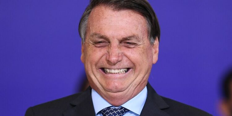 Una ONG asegura que Bolsonaro “viola la libertad de expresión al bloquear a sus seguidores en redes sociales”