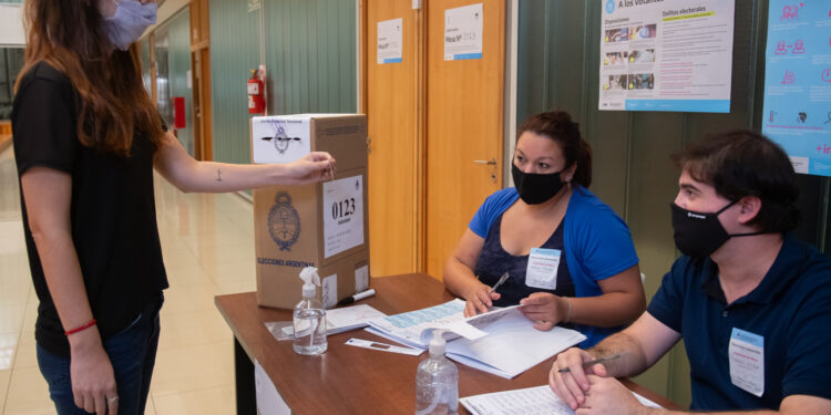 Elecciones: ¿Si tengo síntomas de coronavirus puedo ir a votar?