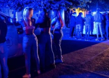 Vecina denunció tremenda fiesta frente a su casa en plena pandemia