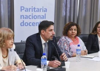 Nación fijó un incremento del 45,5 % para el salario docente