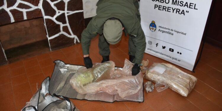 Paso de los Libres: Secuestran 11 paquetes con droga dentro de cuatro encomiendas