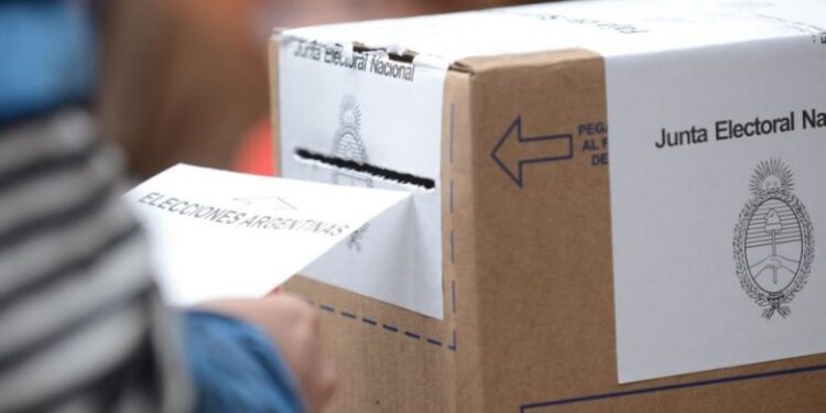 Barrionuevo presentó el proyecto de Boleta Única en papel para Corrientes