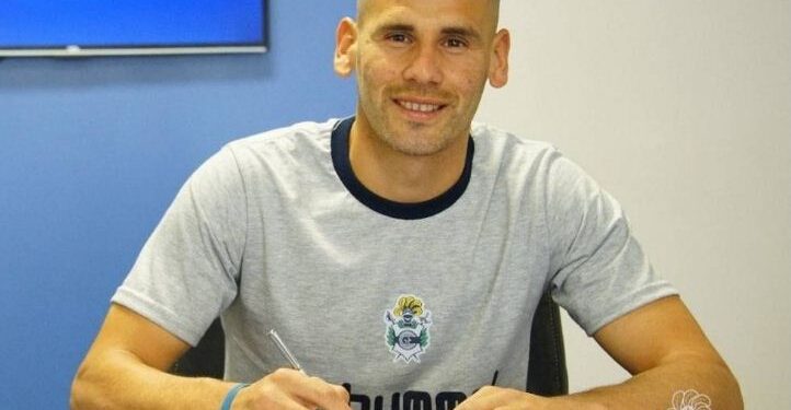 El goyano Guillermo Enrique firmó su primer contrato profesional