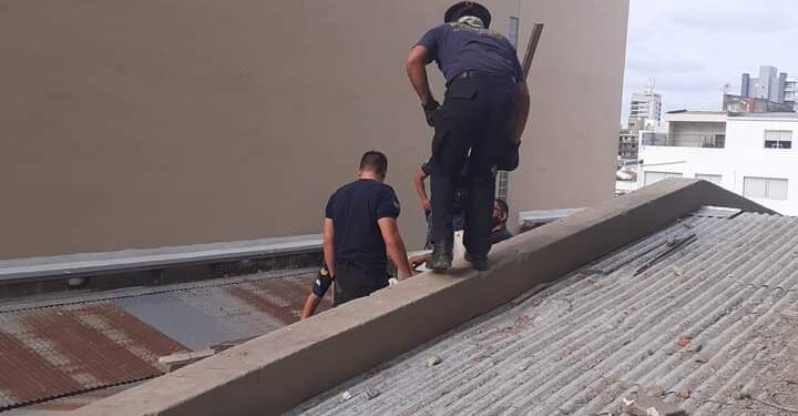 Corrientes: obrero de la construcción cayó por el pozo de un ascensor y fue trasladado al hospital