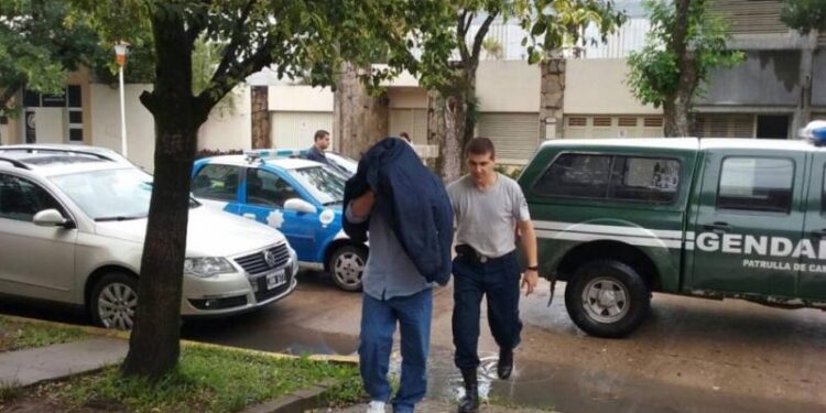 Violaba a sus hijas y escribía los detalles en un diario íntimo: las anotaciones de “El Chacal”