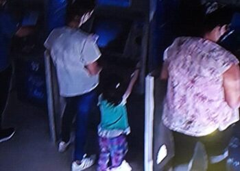 Detuvieron a una mujer que robaba dinero de cajeros automáticos