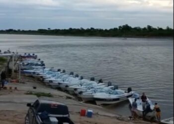 Esquina colmada: 200 lanchas bajaron al Paraná
