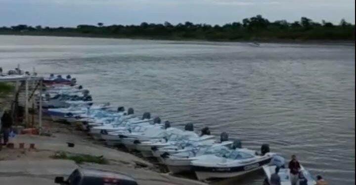 Esquina colmada: 200 lanchas bajaron al Paraná