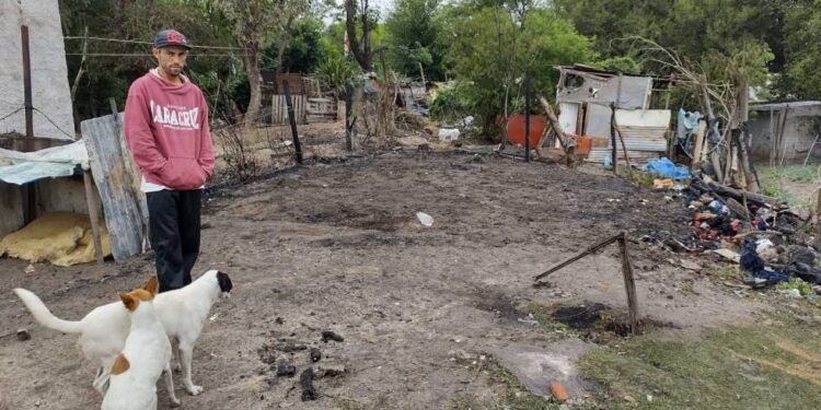 Corrientes: perdieron todo en el incendio de su casa y acusan a una familia vecina