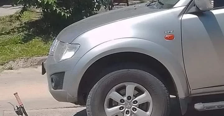 Esquina: chocaron una bicicleta y una camioneta
