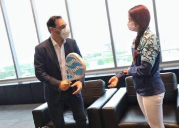 El Gobernador Valdés recibió a la correntina campeona mundial de pádel