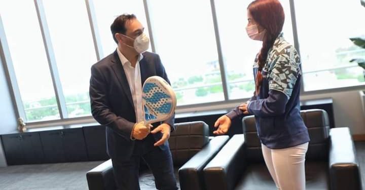 El Gobernador Valdés recibió a la correntina campeona mundial de pádel
