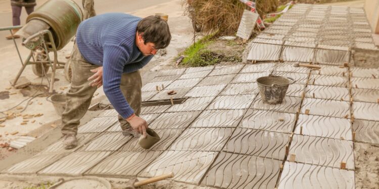 La Municipalidad de Esquina presentó un programa para refaccionar tu vereda