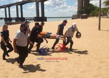 Rescataron a una mujer que se estaba ahogando en el Paraná