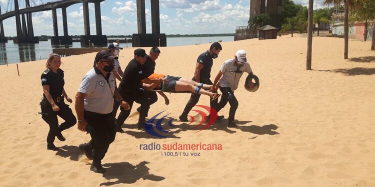 Rescataron a una mujer que se estaba ahogando en el Paraná