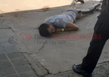 Corrientes: chocó con su auto, se bajó y quedó dormido en la vereda