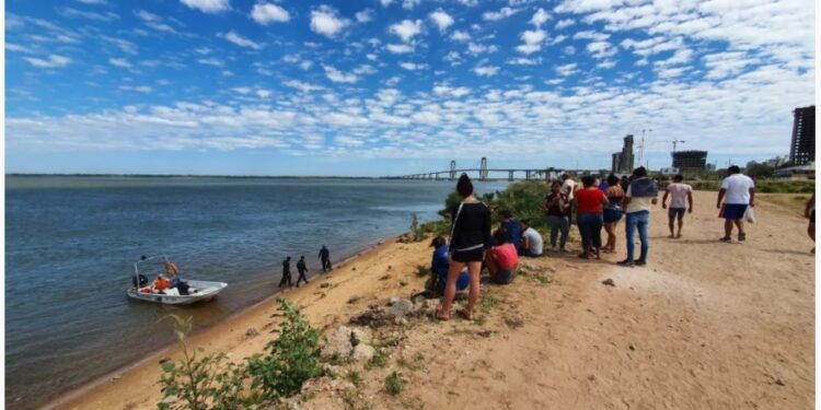 Buscan a un joven de 18 años que desapareció en el río Paraná tras una persecusión policial