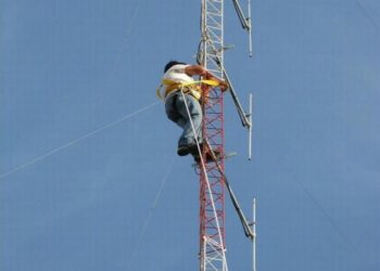Bella Vista: Operario cayó desde la antena de una radio y murió en el acto