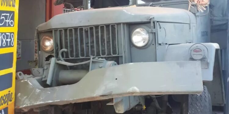 Chaco: Un camión del Ejército impactó contra un comercio