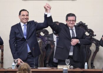 Gustavo Valdés inició su segundo mandato como gobernador de la provincia junto a Braillard Poccard