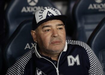 Leve condena al funebrero que difundió las fotos de Diego Maradona muerto