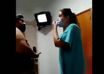Violento ataque a una médica en un hospital: quedó todo filmado